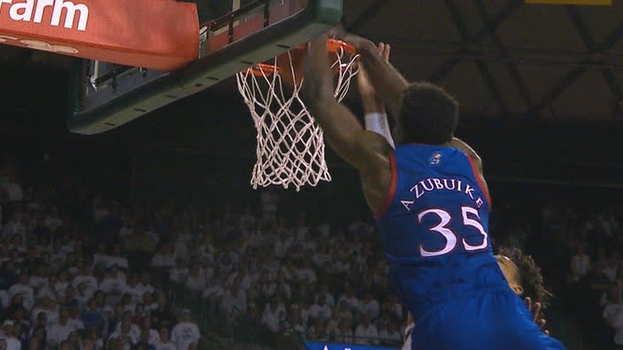 Azubuike throws down dunk over defender