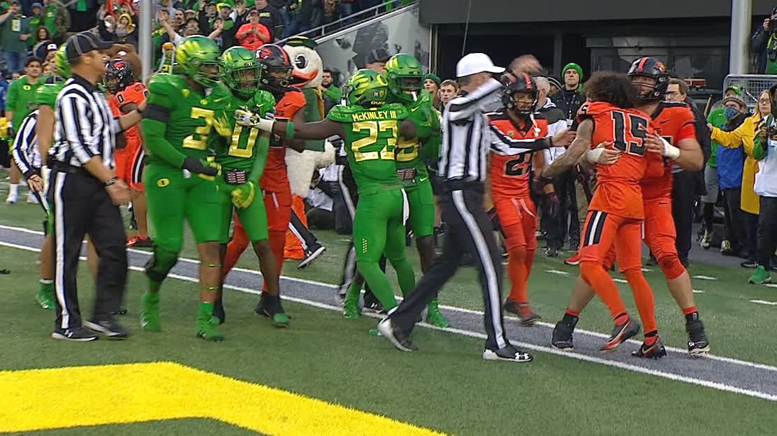 Fight breaks out between Oregon State, Oregon