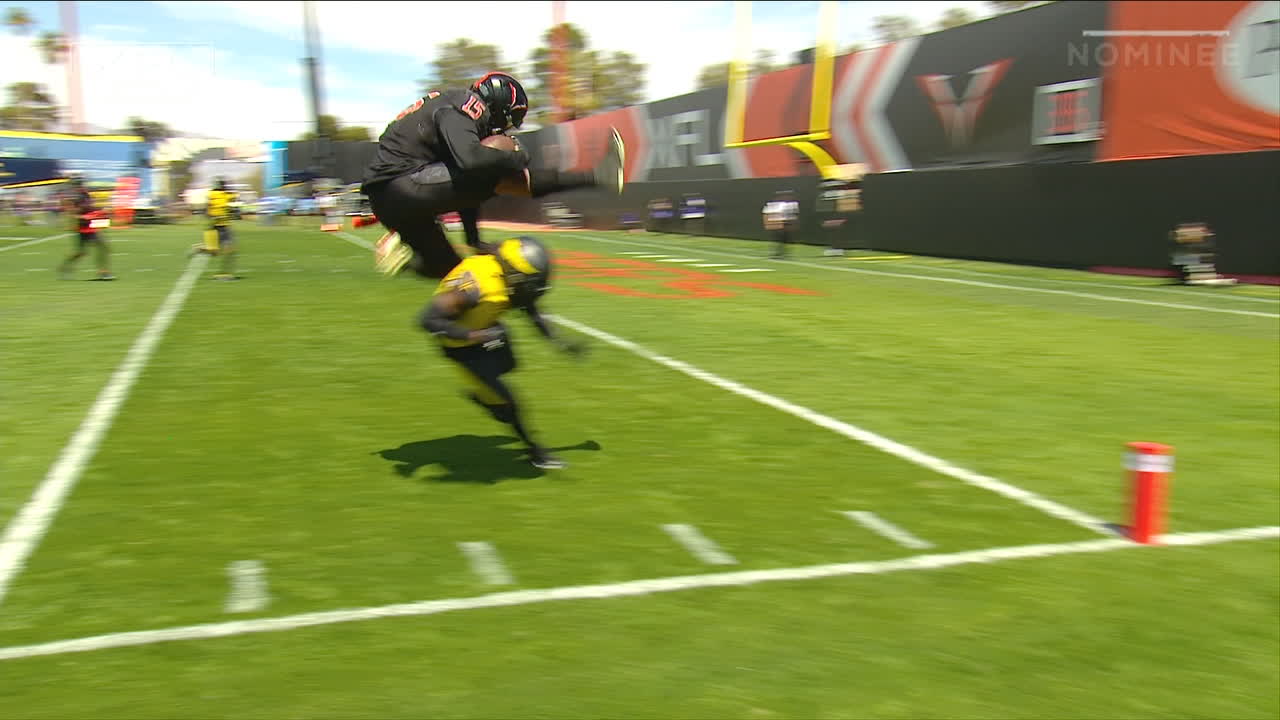 Vegas' Rod Smith goes airborne for hurdle TD