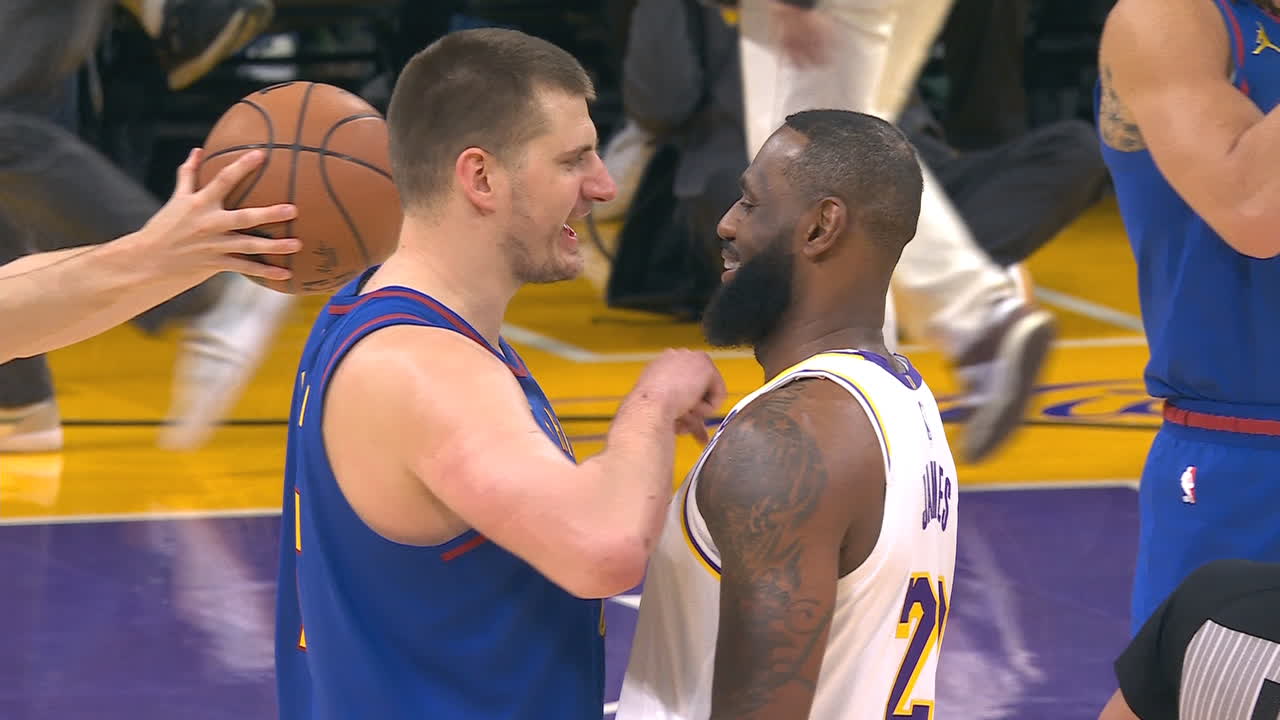 Jokic gets LeBron to crack up with his joking trash talk before tip