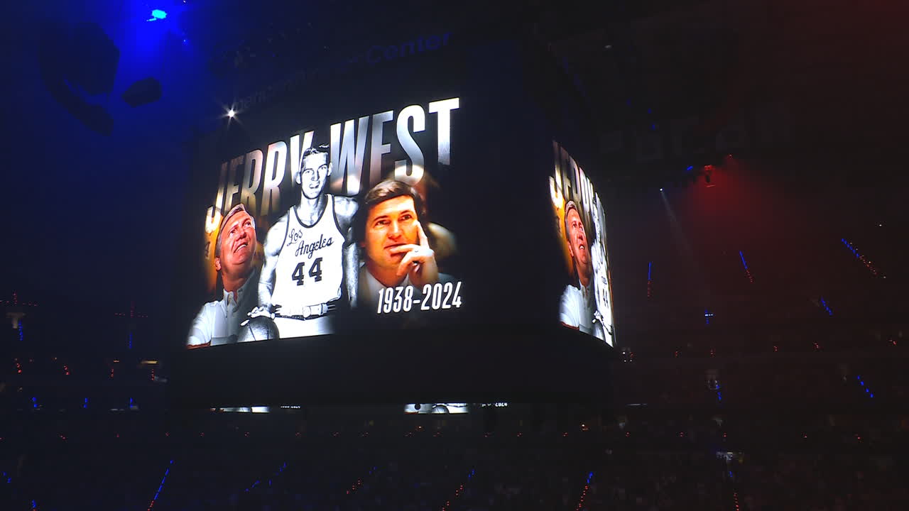 Mavs pay tribute to Jerry West