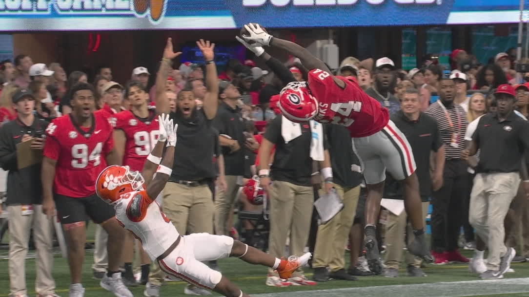 Malaki Starks snags spectacular INT for Georgia
