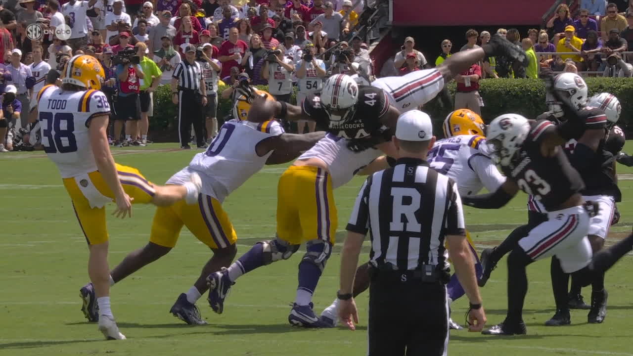 Leaping block denies LSU punt, sets up South Carolina TD