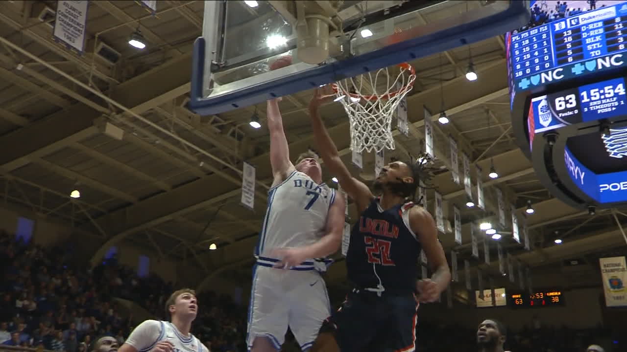 Kon Knueppel posterizes a Lincoln defender