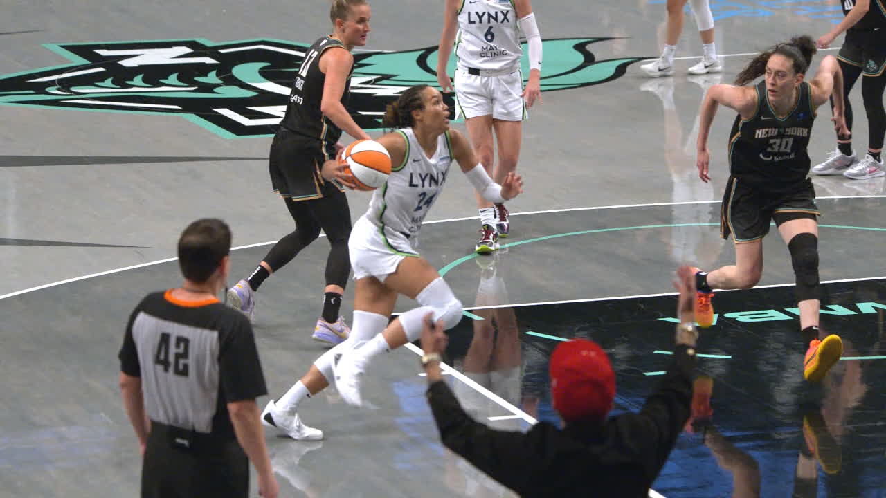 Collier's back-to-back layups add to the Lynx's lead