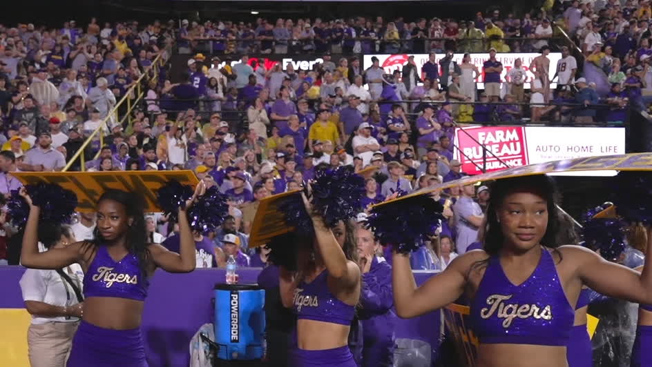 LSU crowd trashes end zone after costly penalty vs. Alabama