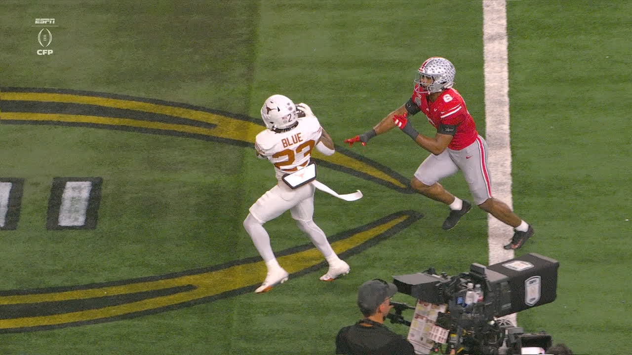 Quinn Ewers drops a dime to Jaydon Blue for 1st Texas TD