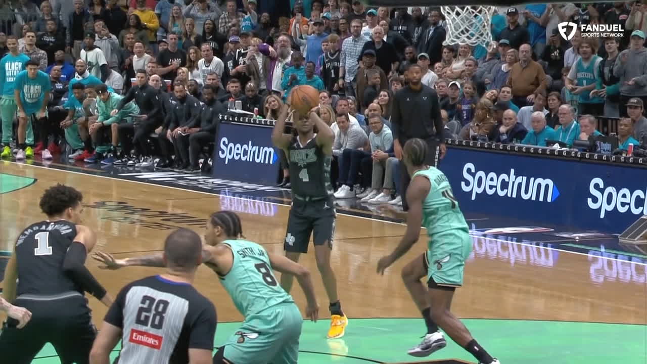 De'Aaron Fox dances for the clutch-time bucket