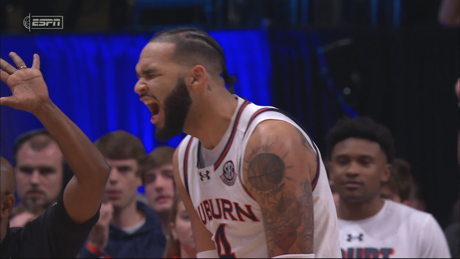 Johni Broome drains the dagger for Auburn