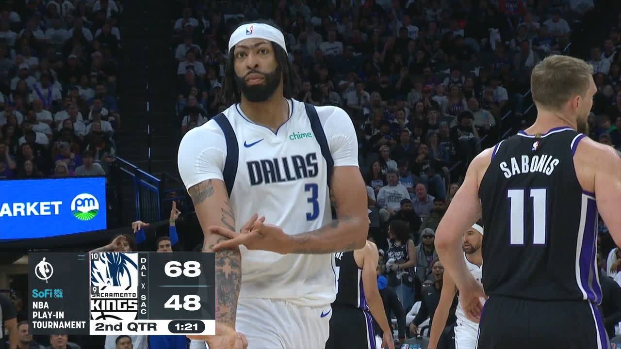 AD's 3 gives the Mavs a 20-point lead in the 1st half