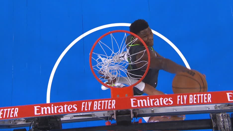 Ant hustles back for emphatic chase-down block