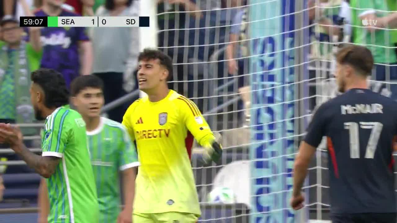 Carlos Dos Santos makes a great save