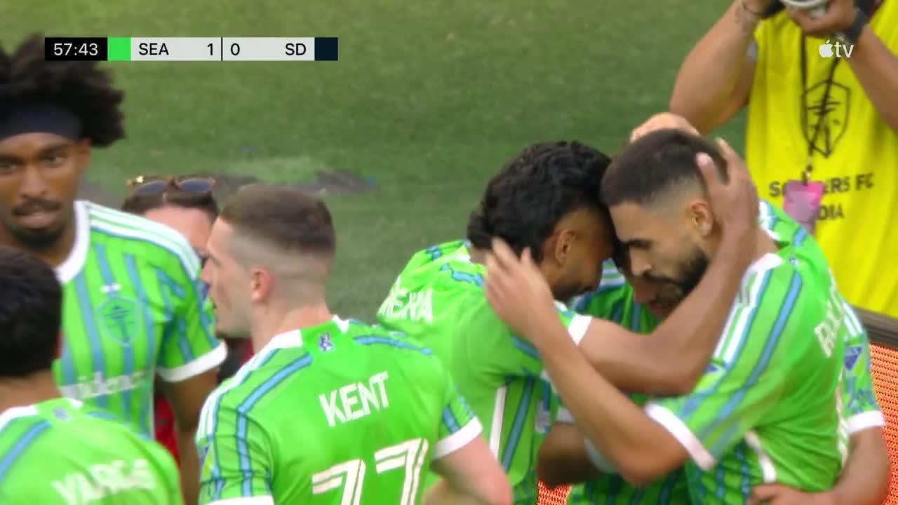 Jesús Ferreira opens the scoring for Seattle Sounders