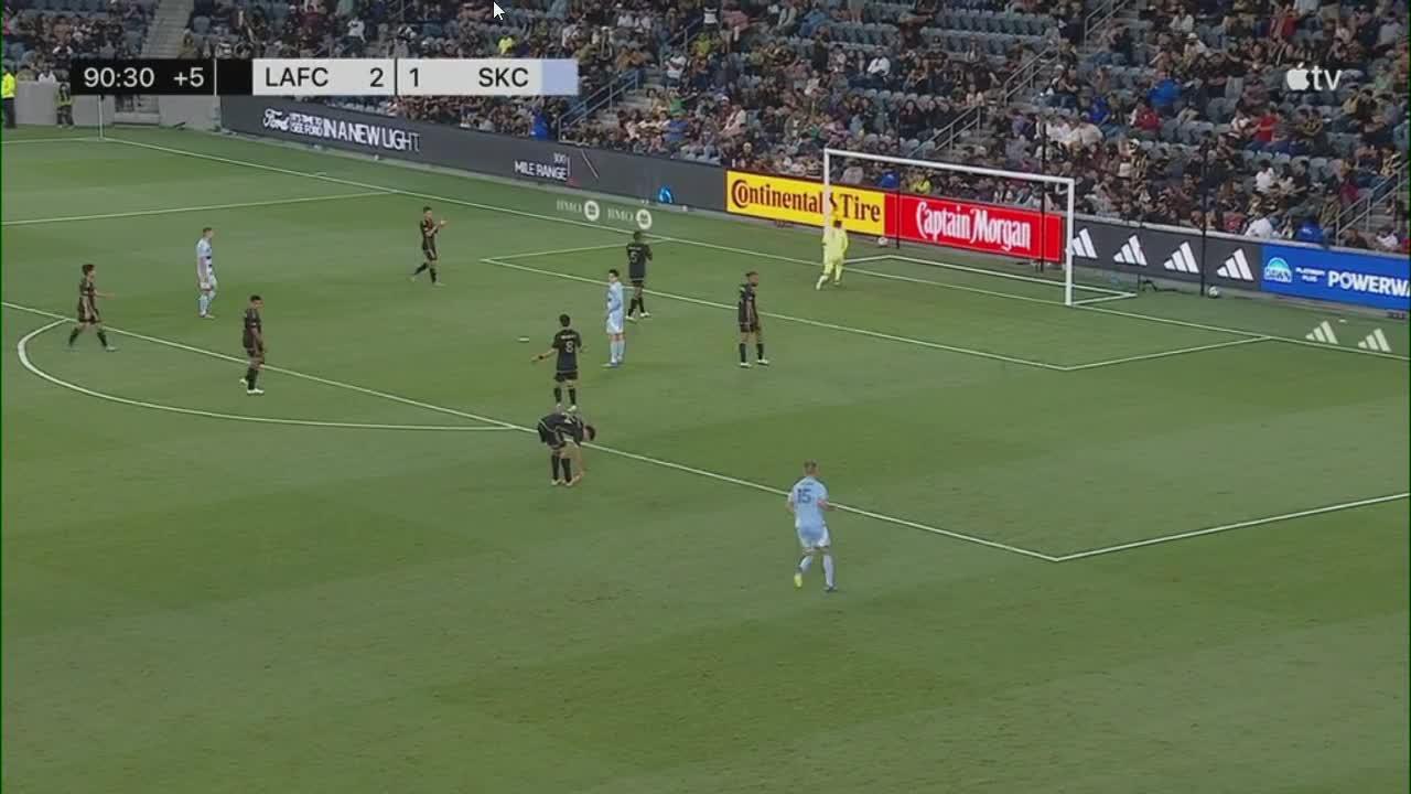 Hugo Lloris makes a great save
