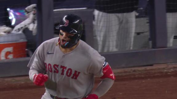 Red Sox Beat Yankees 11-7 on Narváez 3-Run Homer