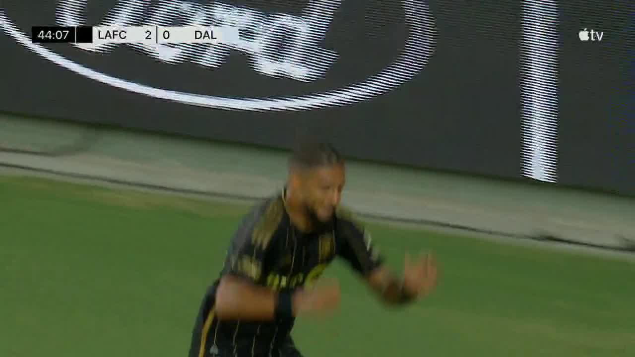 Denis Bouanga slots home penalty kick for LAFC