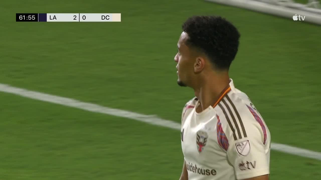 Reus, Fagundez lead LA Galaxy past D.C. United