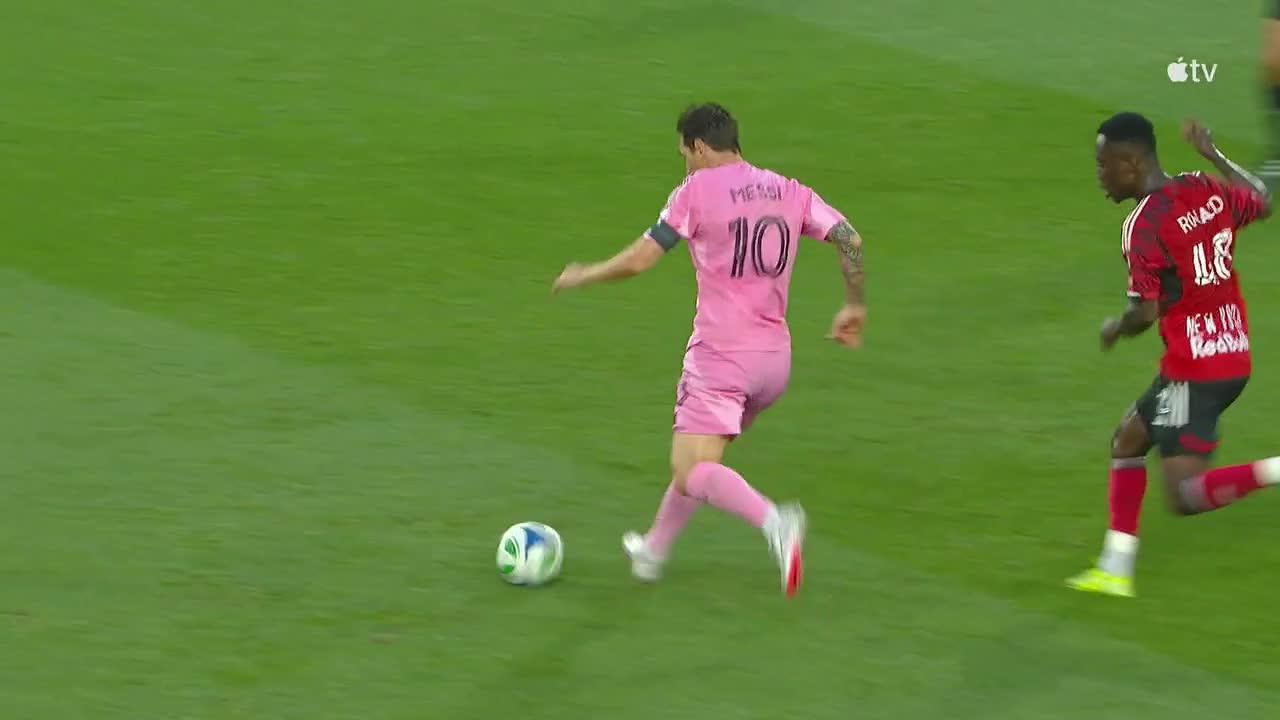 Messi threads perfect pass for Jordi Alba's goal