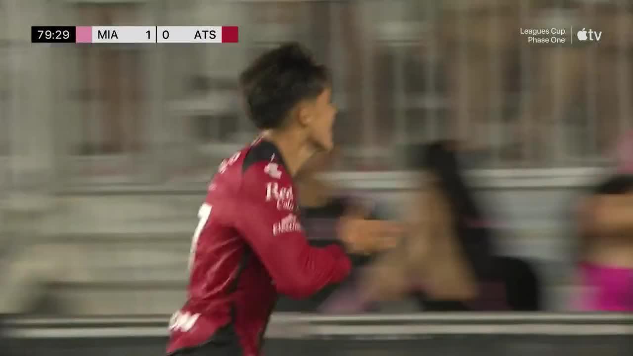 José Lozano finds the back of the net for Atlas