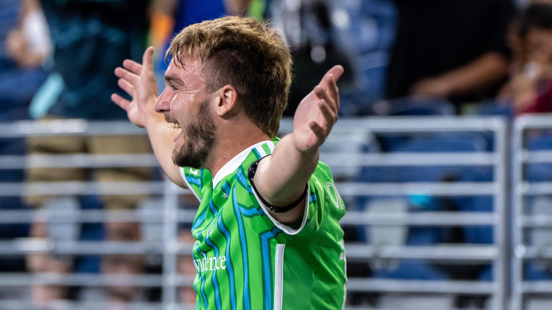 Pedro de la Vega scores on a ridiculous volley for Seattle