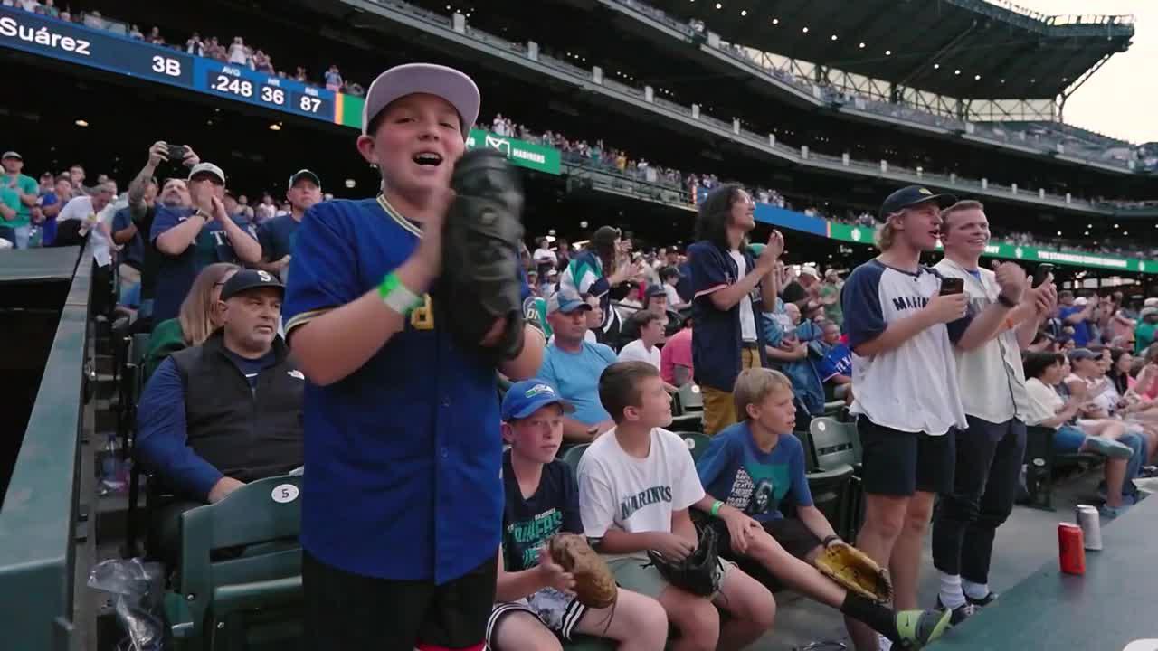 Eugenio Suárez receives warm welcome in first at-bat back with M's