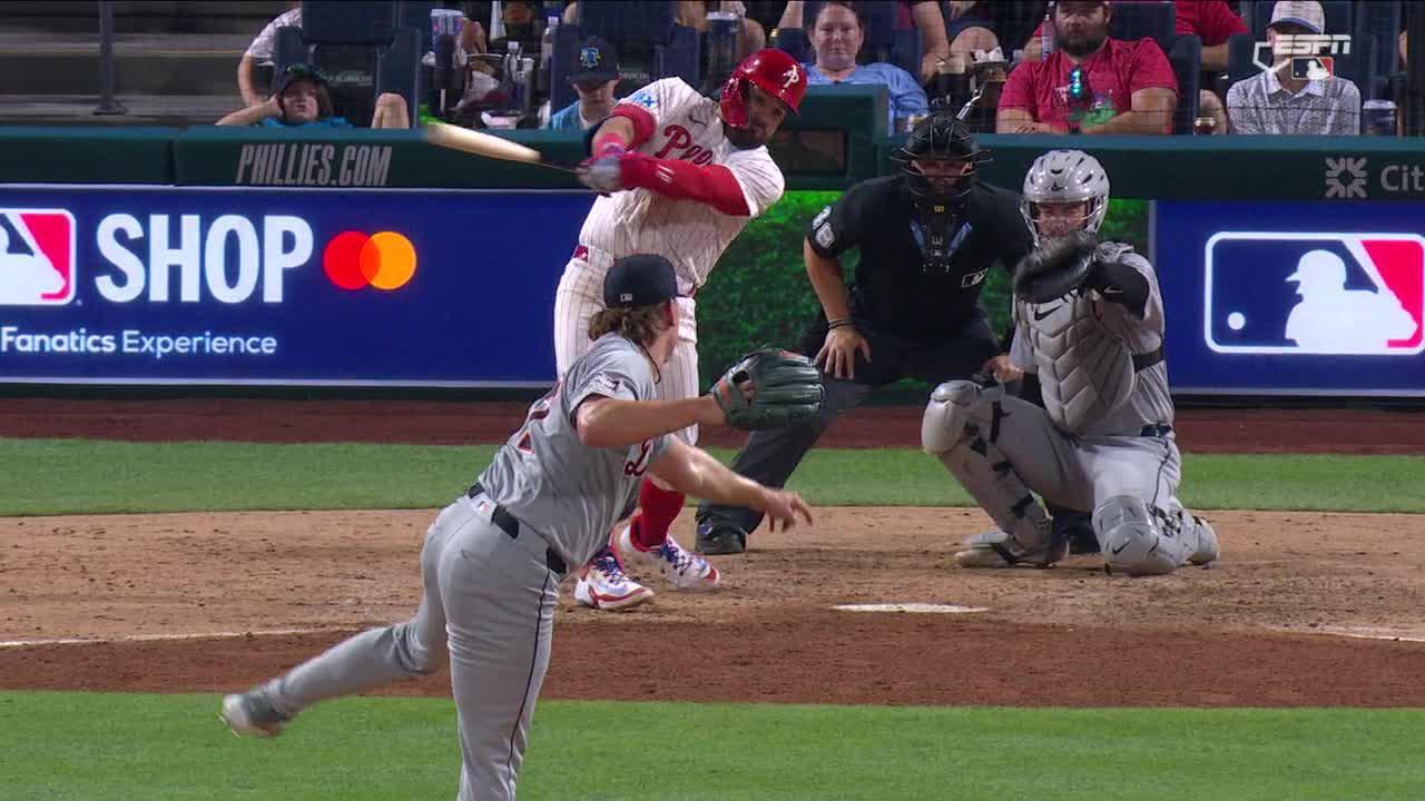 Kyle Schwarber crushes a 435-foot HR