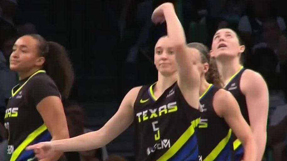 Bueckers jokingly trolls Liberty after and-1 bucket