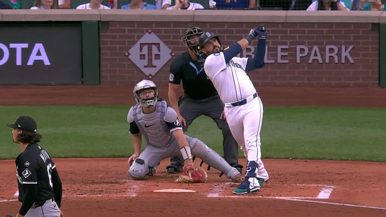 Eugenio Suarez hits first HR since returning to M's