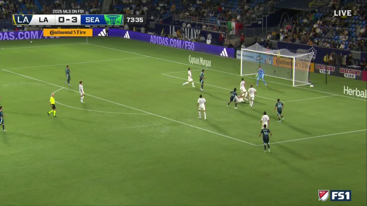 Sounders blank Galaxy in 4-0 win