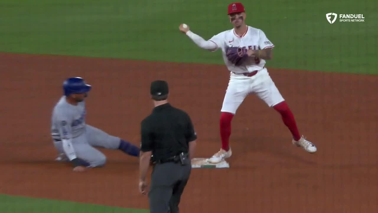 Shohei Ohtani hits into a triple play