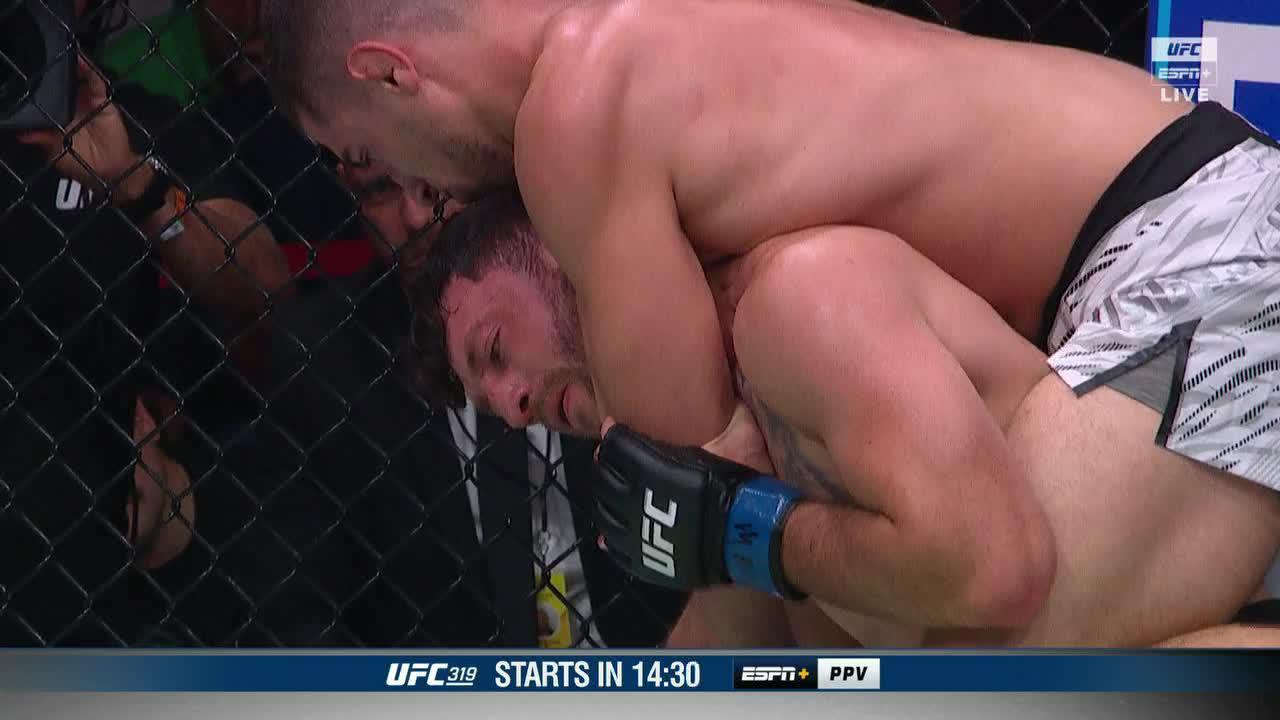 Baisangur Susurkaev improves to 9-0 after a 2nd round submission