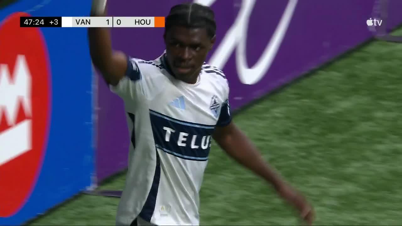 Emmanuel Sabbi hits the woodwork vs. Houston Dynamo