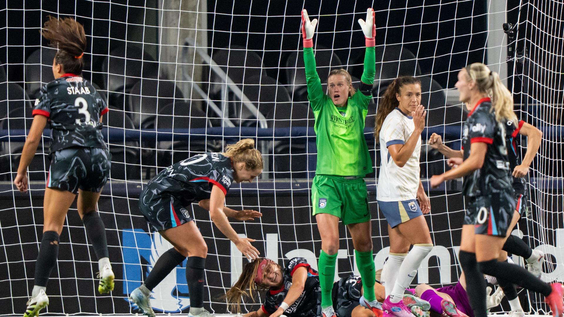 Goalie scores 99th minute equalizer for Chicago Stars
