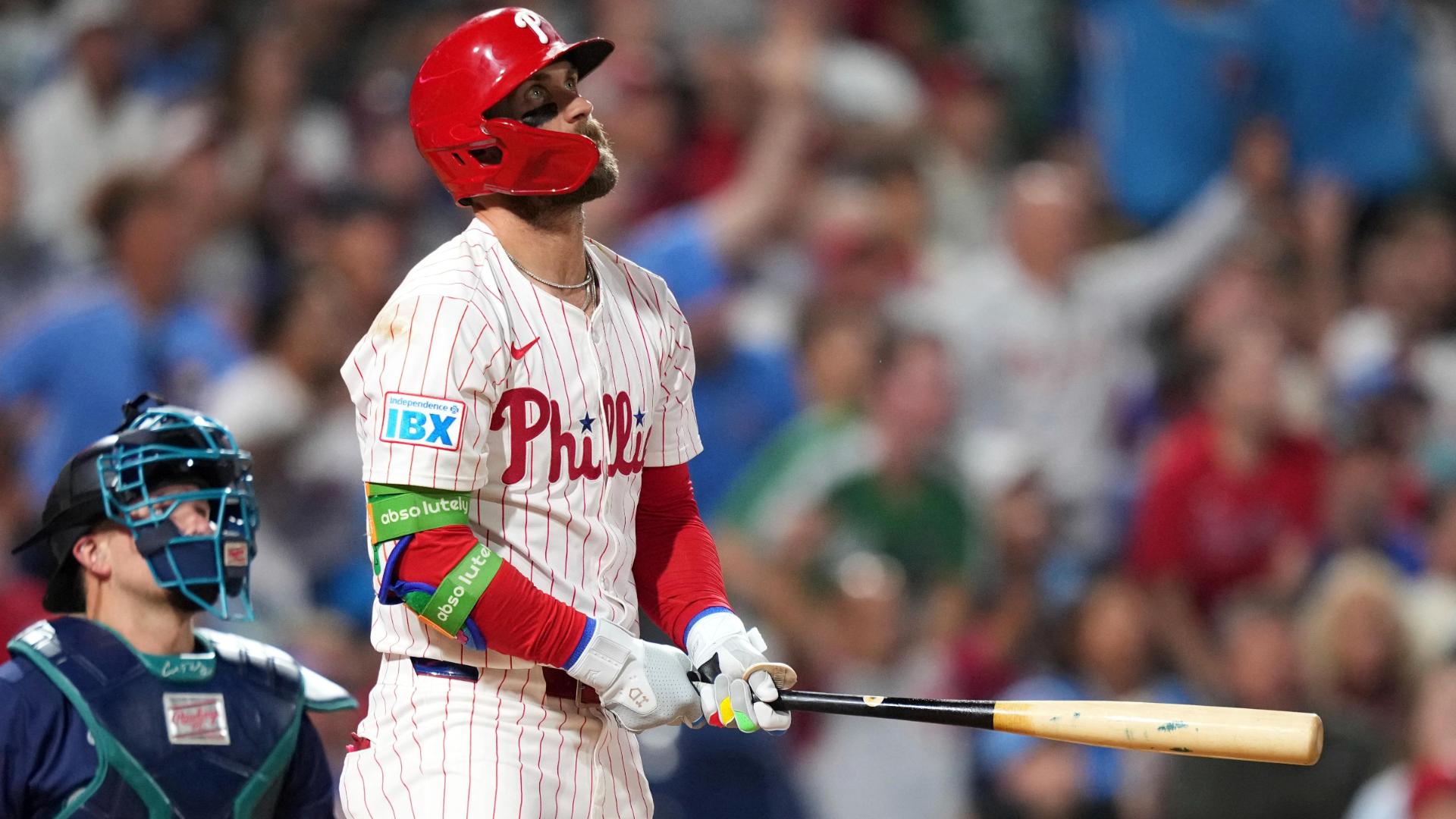 Bryce Harper hammers a pair of moon shots for the Phillies