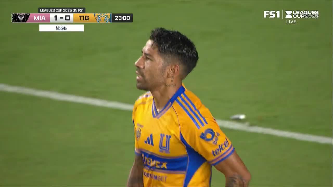 Luis Suárez slots home Penalty Goals vs. Tigres UANL