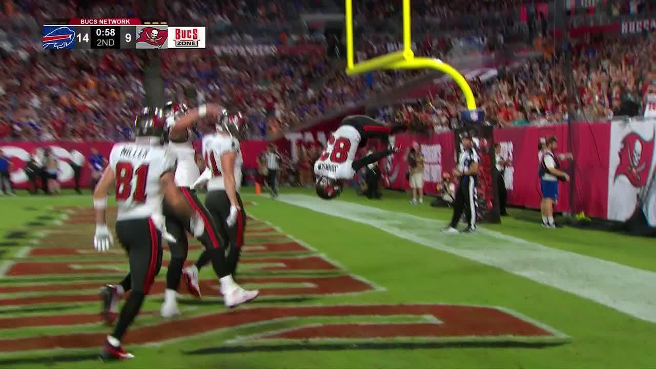 Tez Johnson shows off acrobatics after Bucs' first TD