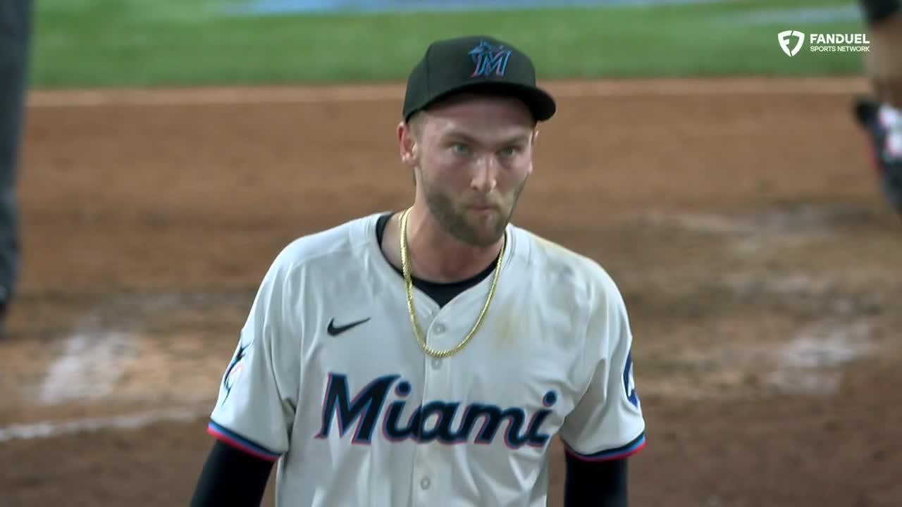 Ozzies Albies finishes off 9-run 9th for Braves with 3-run HR
