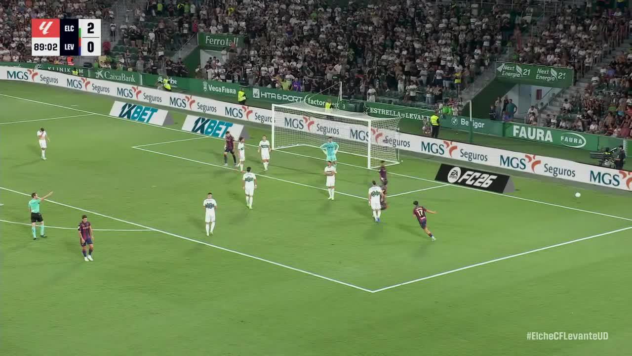 Matías Dituro makes a great save