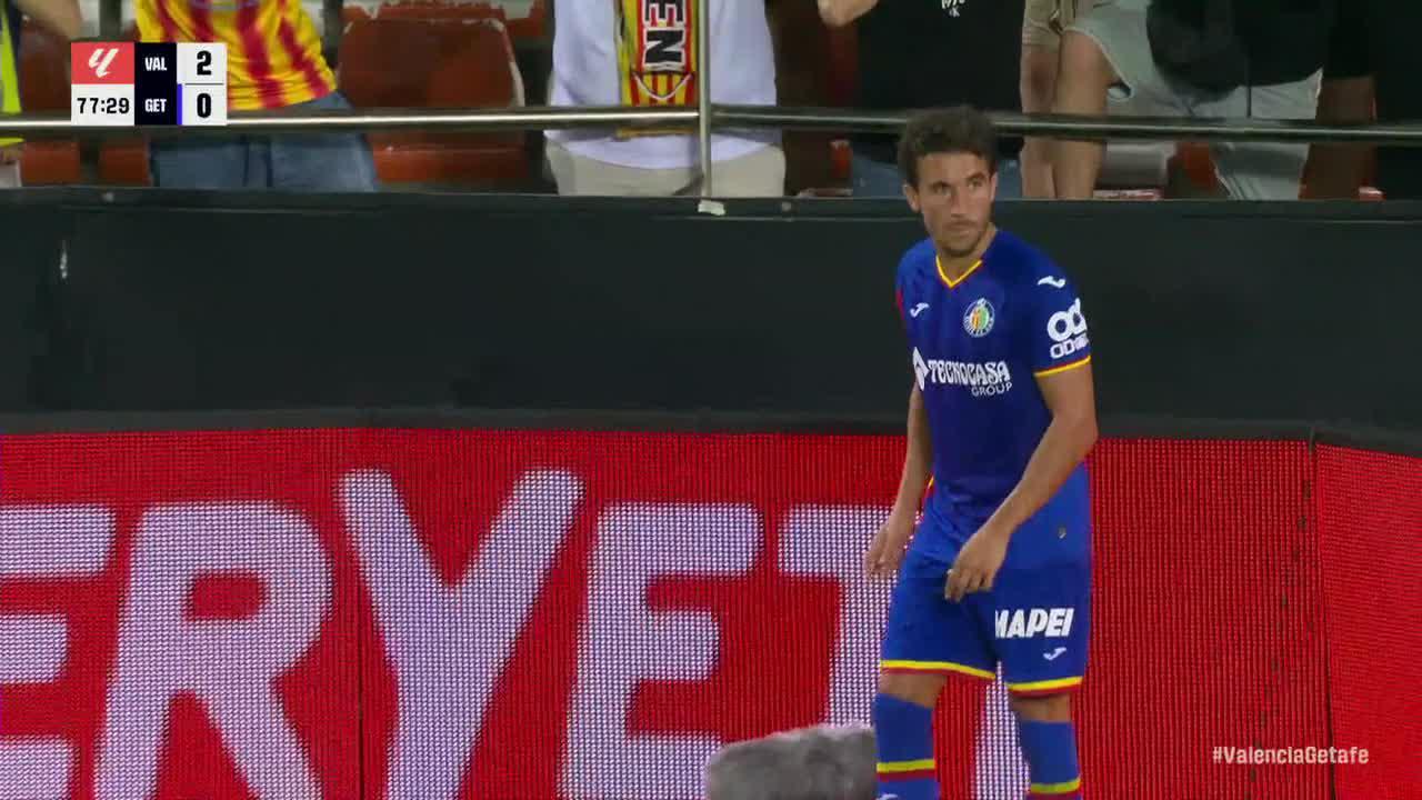 Julen Agirrezabala makes a great save
