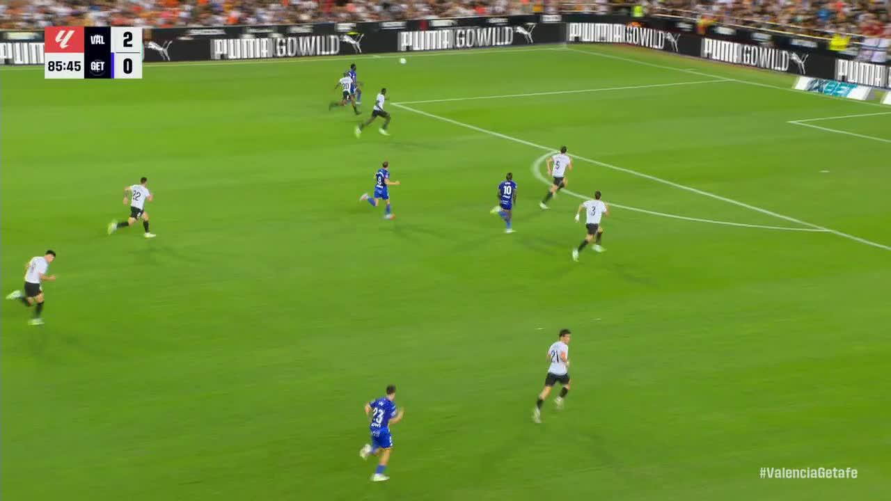 Adrián Liso hits the frame