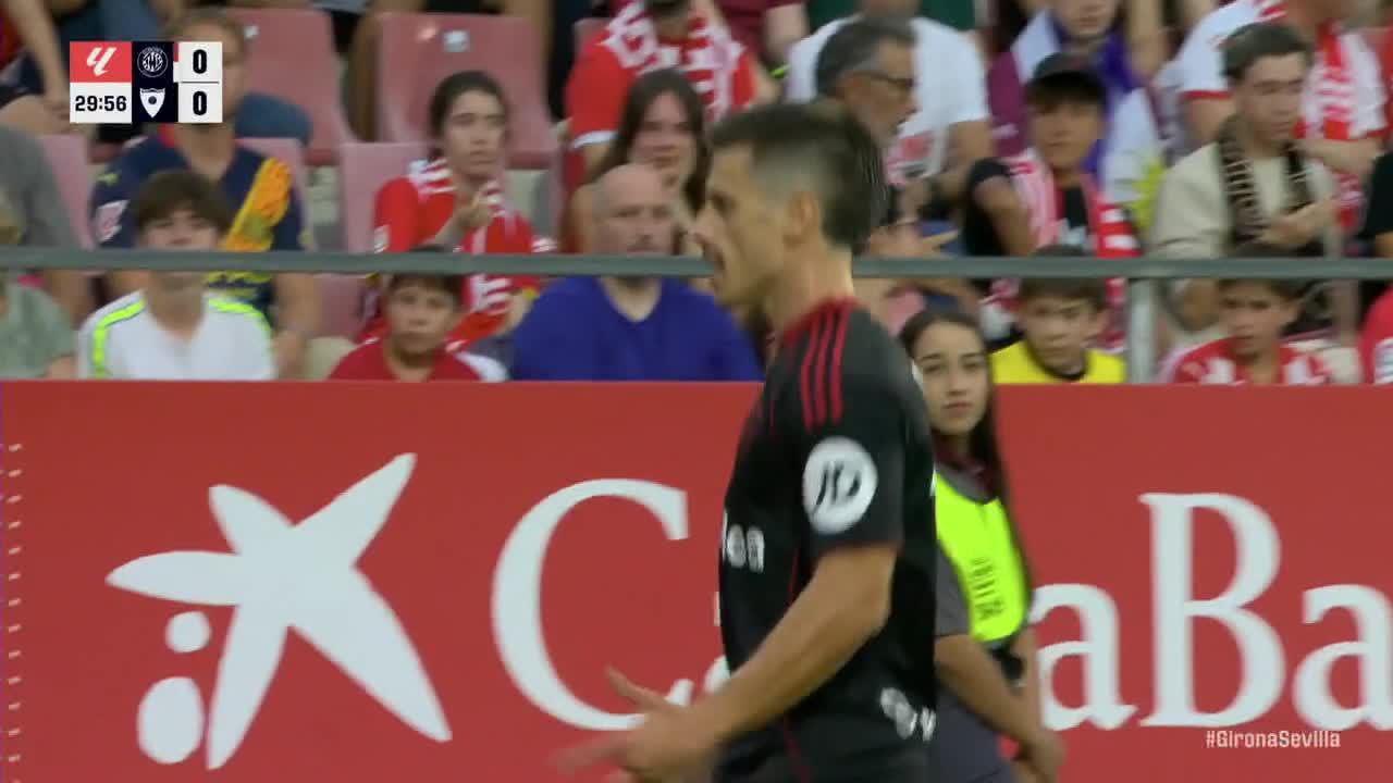 Alfonso González slots in the goal for Sevilla