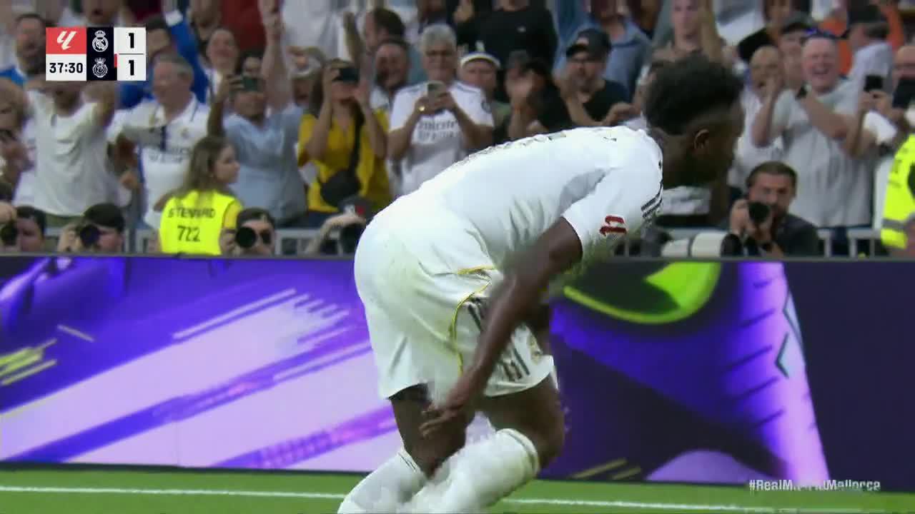 Vinícius Júnior finds the back of the net for Real Madrid