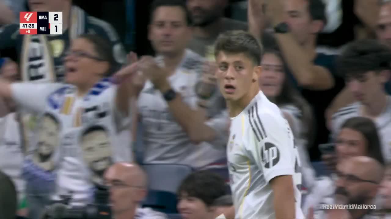 Leonardo Román makes a great save