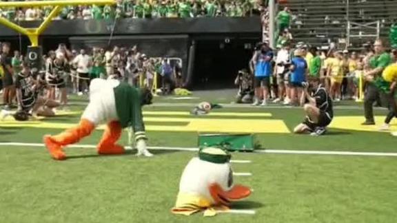 Oregon Duck loses its head! - ESPN Video