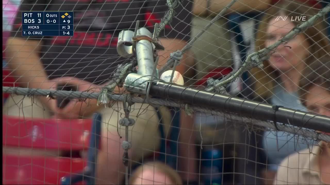 Pirates score a run after ball gets stuck in netting