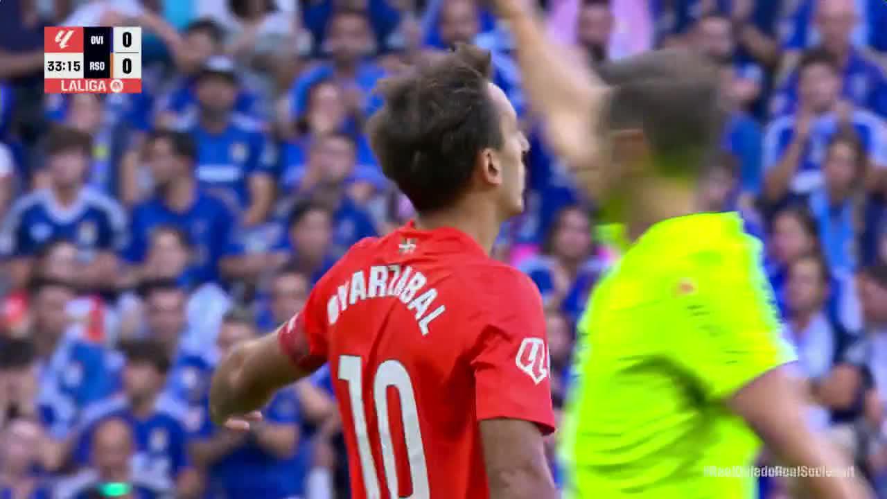 Aarón Escandell makes a great save