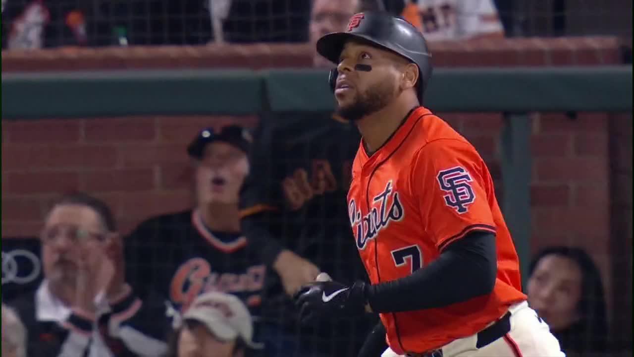 Dominic Smith sends one to McCovey Cove