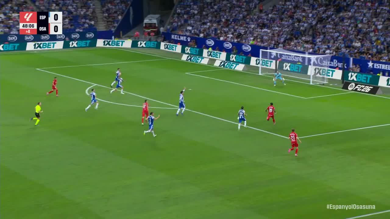 Jon Moncayola hits the woodwork