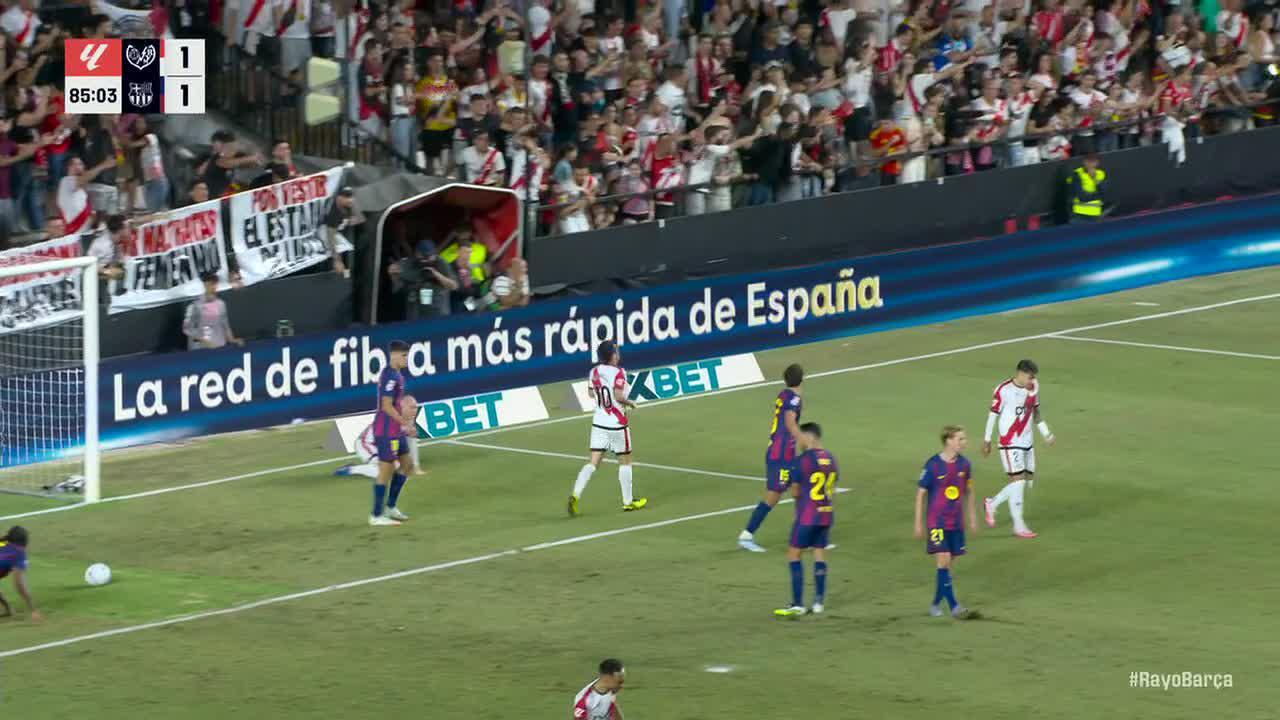 Joan García makes a great save