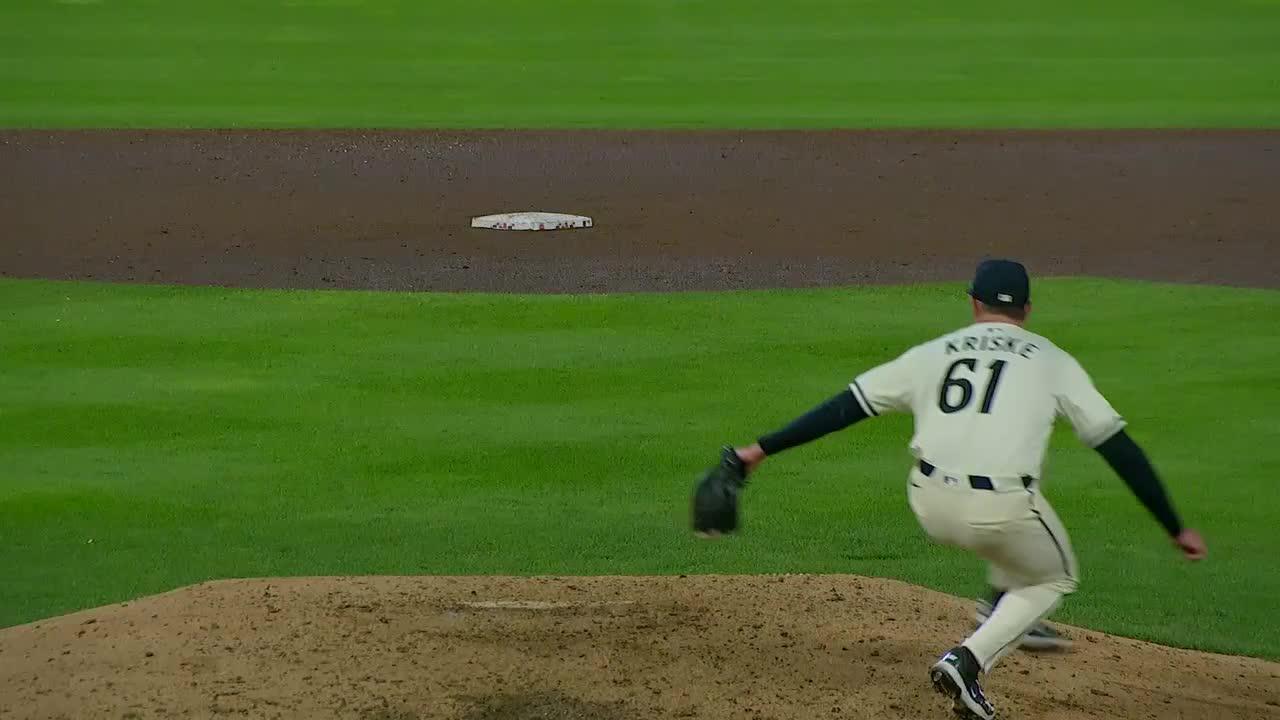 Twins reliever makes ridiculous, no-look, between-the-legs snag